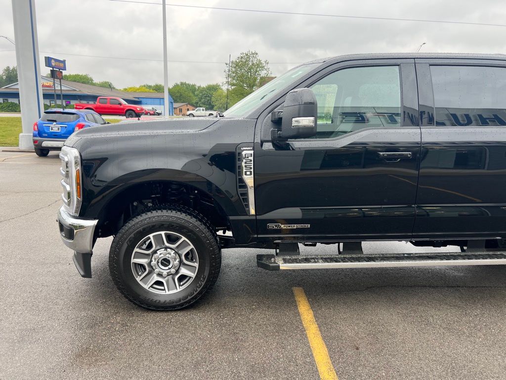 2025 Ford F-250 Lariat photo 38