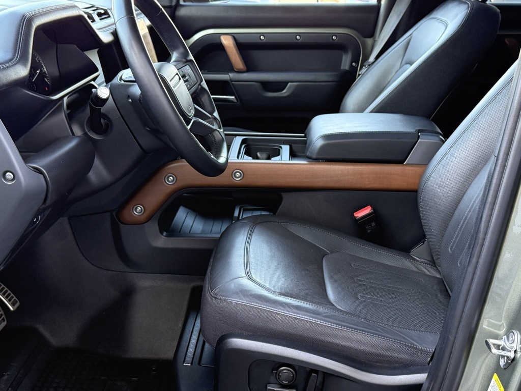 2023 Land Rover Defender 110 photo 11