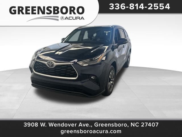 2022 Toyota Highlander XLE's photo