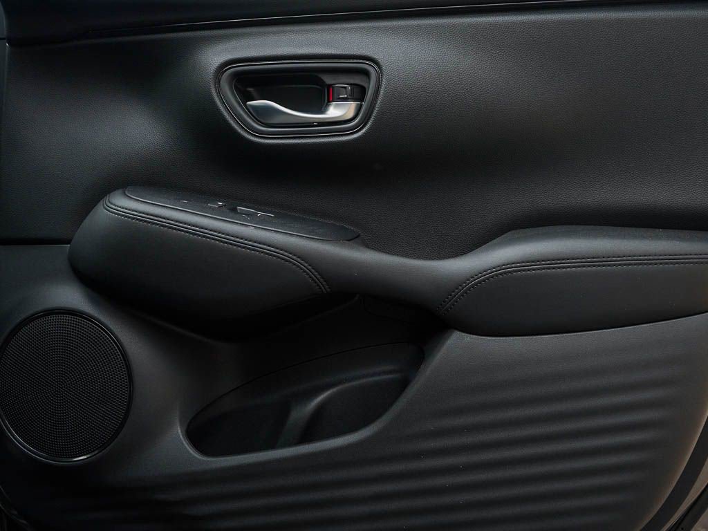 2026 Honda HR-V LX photo 8