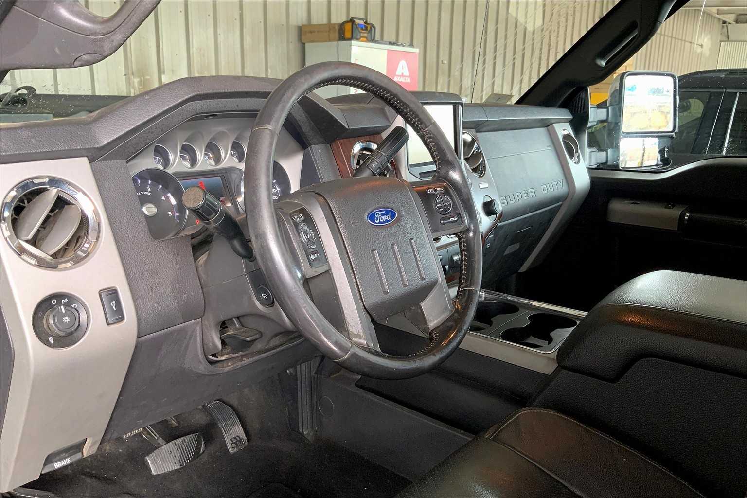 2015 Ford F-350 Lariat photo 16