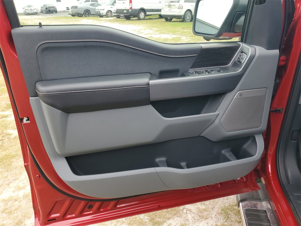 2025 Ford F-150 Lariat photo 5