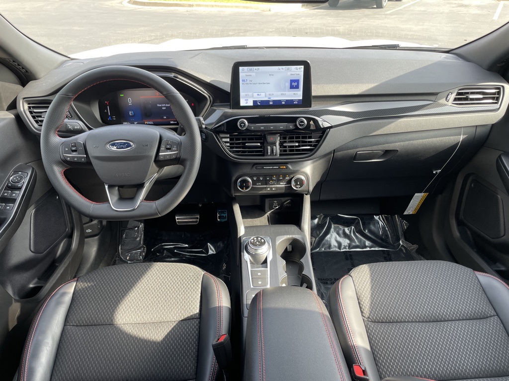 2024 Ford Escape Hybrid ST-Line photo 5