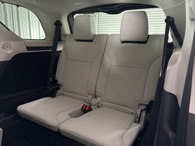 2025 Land Rover Discovery S photo 25
