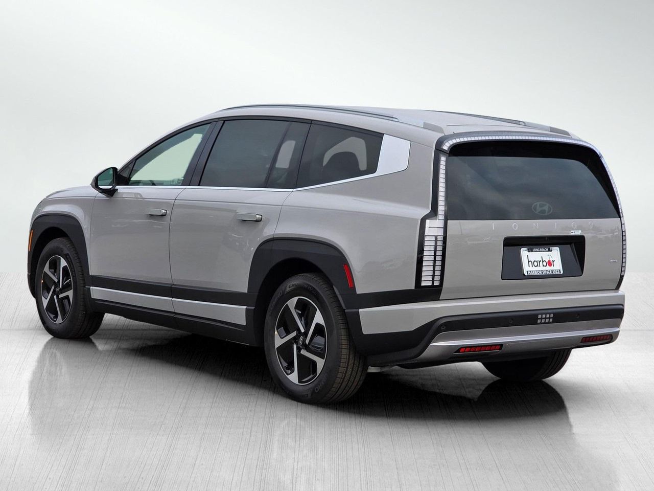 2026 Hyundai Ioniq SE photo 4