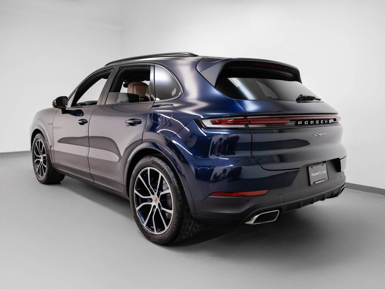 2026 Porsche Cayenne E-Hybrid photo 3