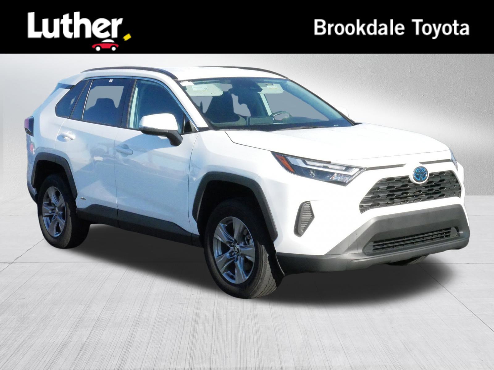 2024 Toyota RAV4 XLE's photo