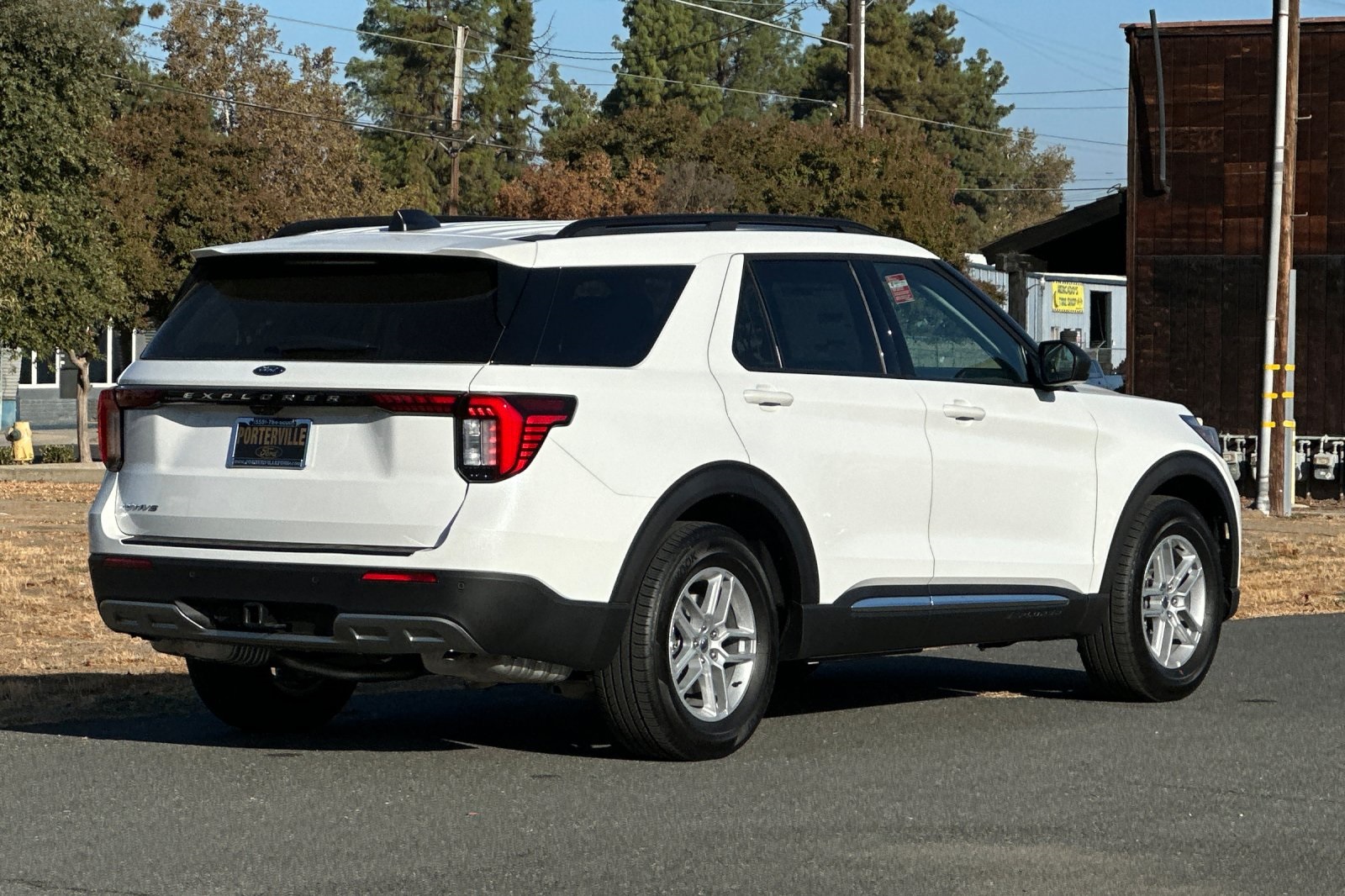 2025 Ford Explorer photo 4