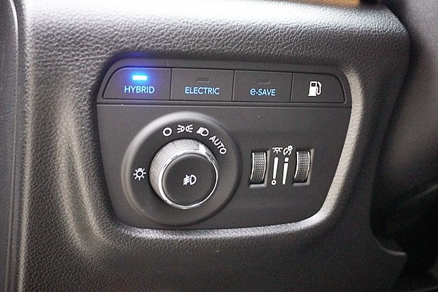 New 2023 Diamond Black Crystal Pearl-Coat Exterior Paint Jeep 4xe image 31