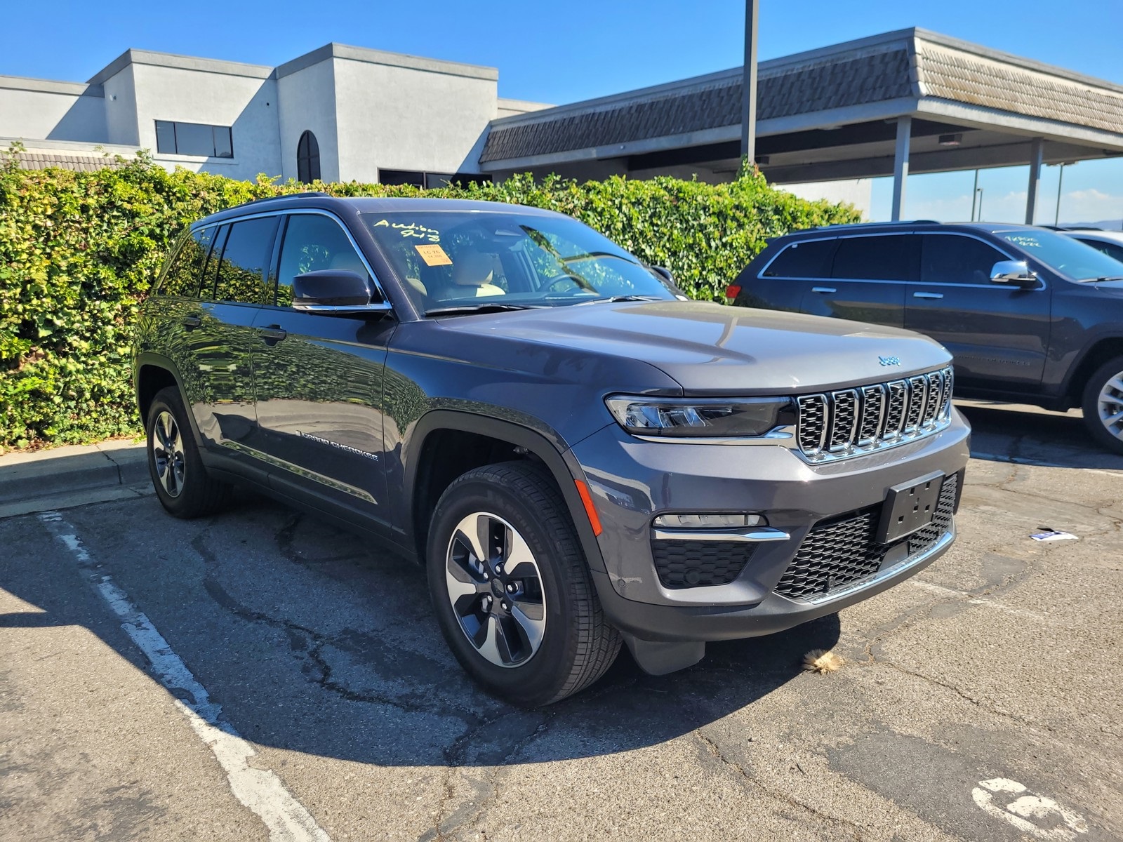 2023 Jeep Cherokee 4xe photo 3