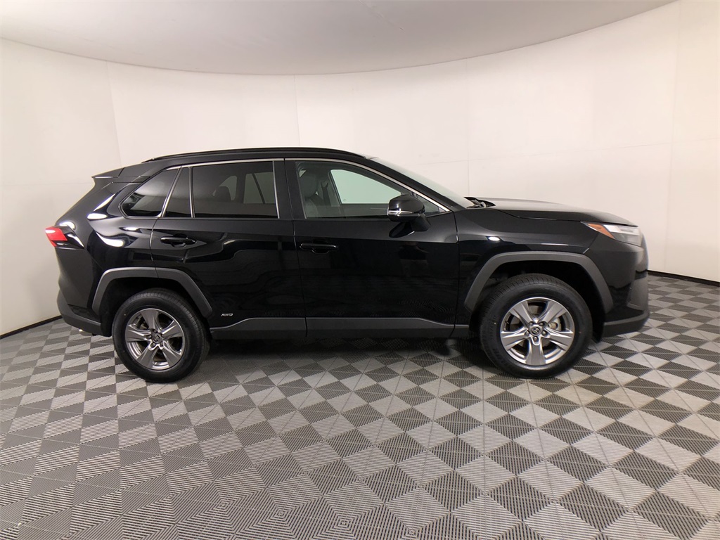 2024 Toyota RAV4 Hybrid XLE photo 2