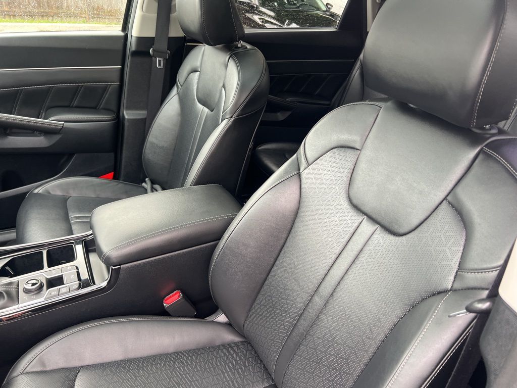 2022 Kia Sorento SX photo 2