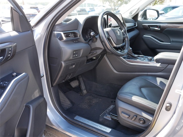 2021 Toyota Highlander Limited photo 10