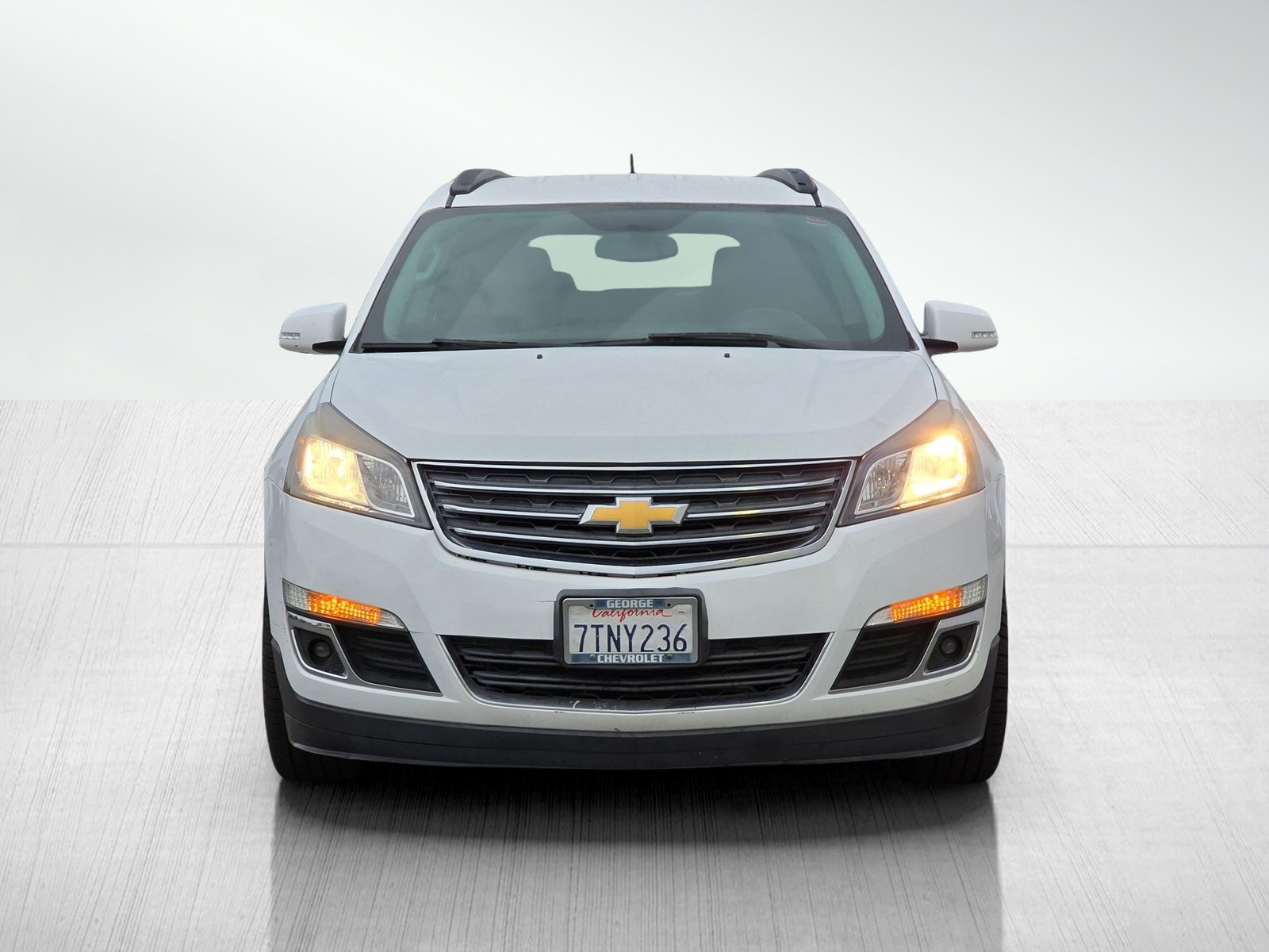 2017 Chevrolet Traverse 1LT photo 2