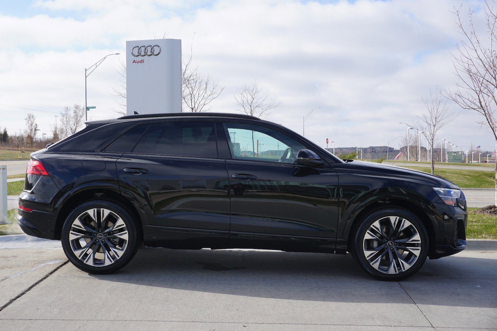 2025 Audi Q8 Premium Plus photo 4