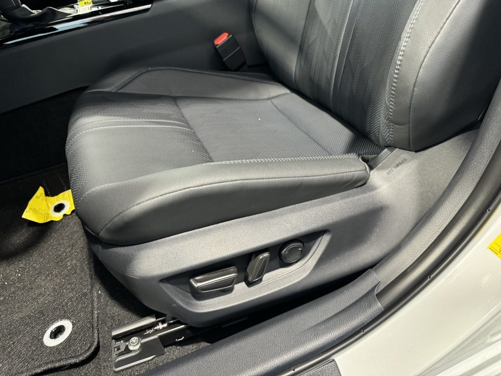 2025 Toyota Camry photo 24