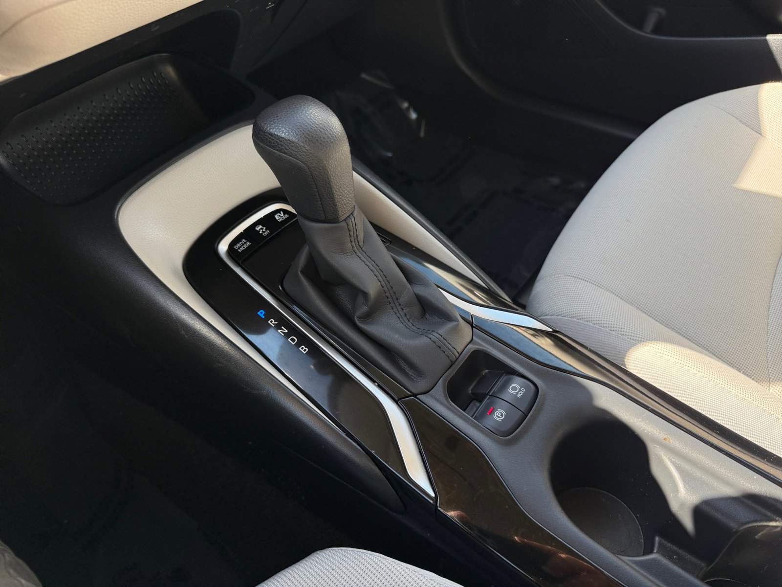 2021 Toyota Corolla Hybrid LE photo 13
