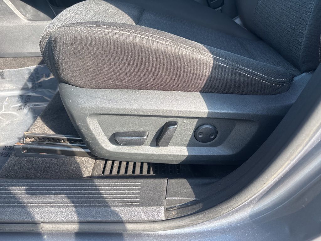 2023 Nissan Rogue SV photo 12