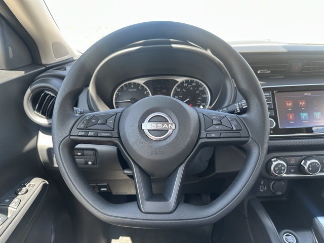 2025 Nissan Kicks Play S photo 9