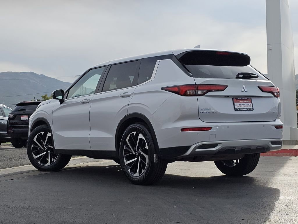2024 Mitsubishi Outlander SE photo 16