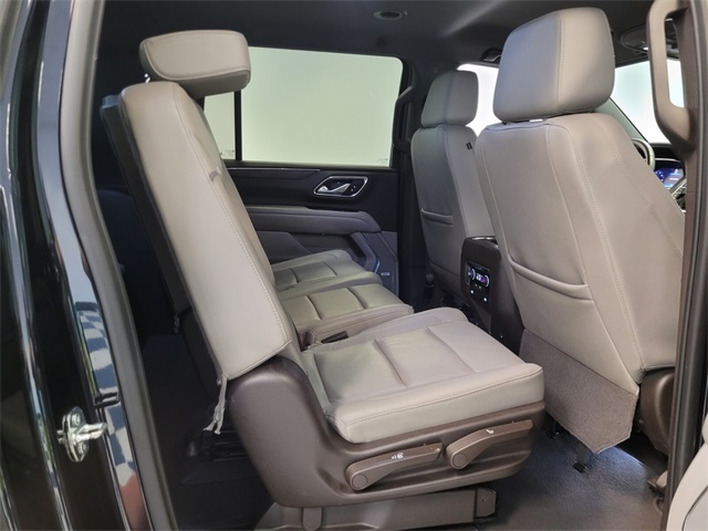 2023 Chevrolet Suburban LT photo 11