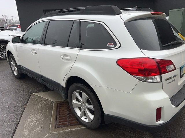 2013 Subaru Outback 2.5i Limited photo 3