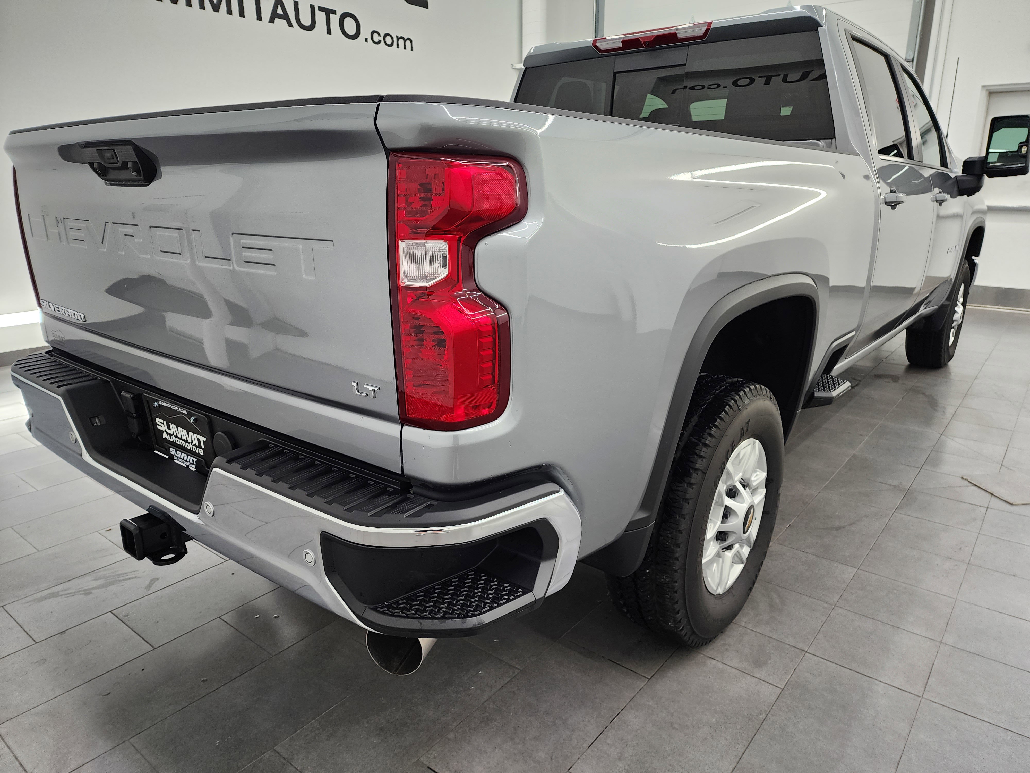 2025 Chevrolet Silverado 2500HD Z71 photo 2