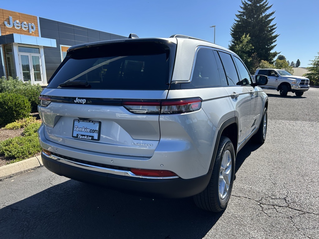 2025 Jeep Grand Cherokee Laredo X photo 6