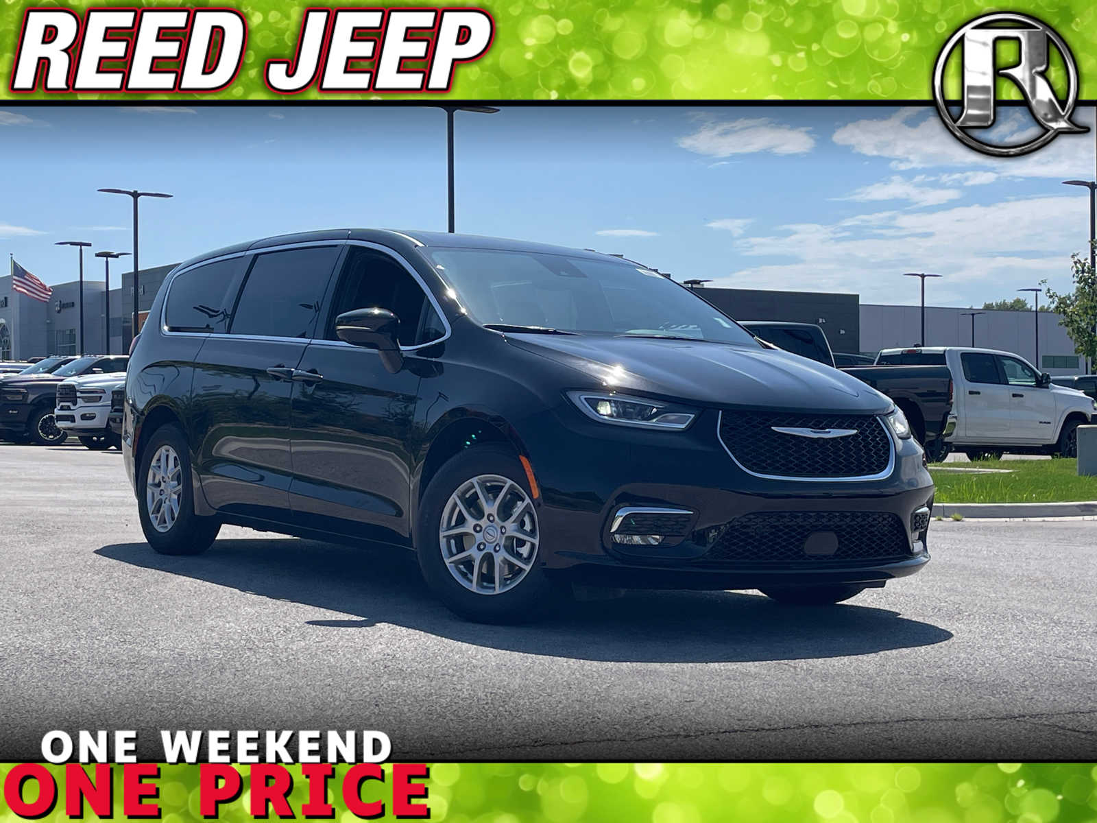 2026 Chrysler Pacifica Select's photo
