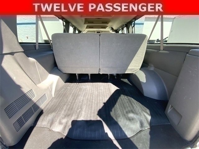2022 Chevrolet Express Passenger 3500 photo 23