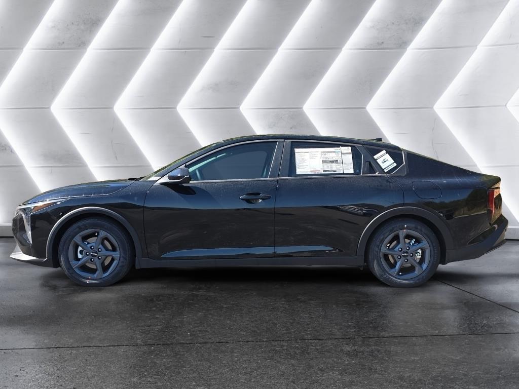 2025 Kia K4 LXS photo 2