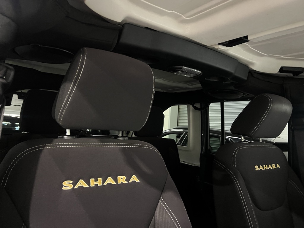 2014 Jeep Wrangler Unlimited Sahara photo 10