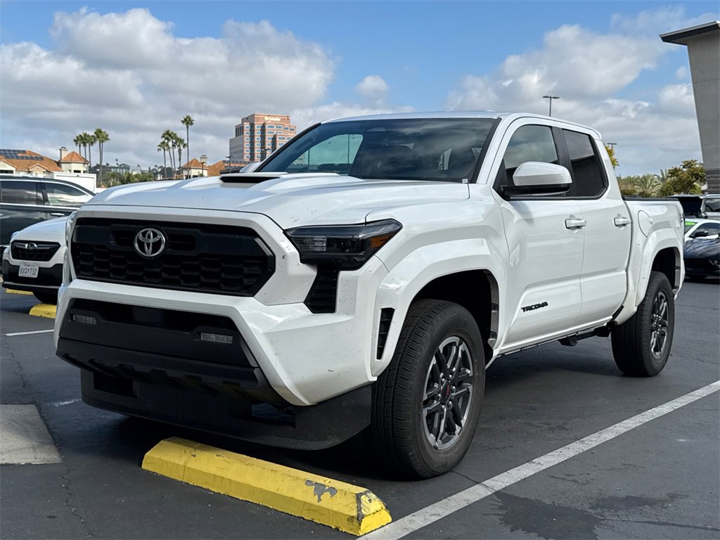 2024 Toyota Tacoma SR5 photo 2