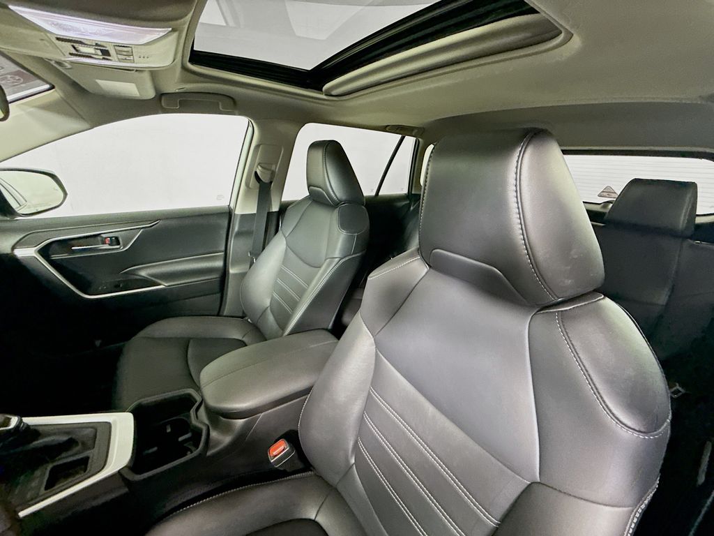 2023 Toyota RAV4 XLE Premium photo 17