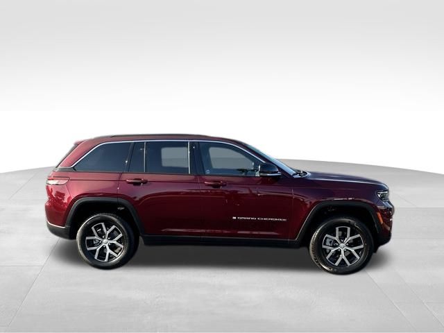 2025 Jeep Grand Cherokee Limited photo 2