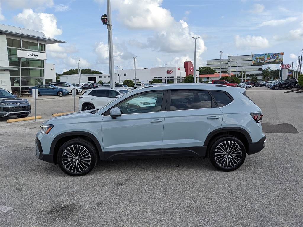 2025 Volkswagen Taos SE photo 4