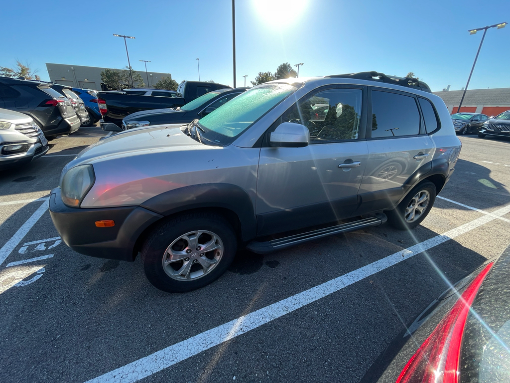 Used 2009 Hyundai Tucson SE with VIN KM8JN12D69U933673 for sale in Kansas City