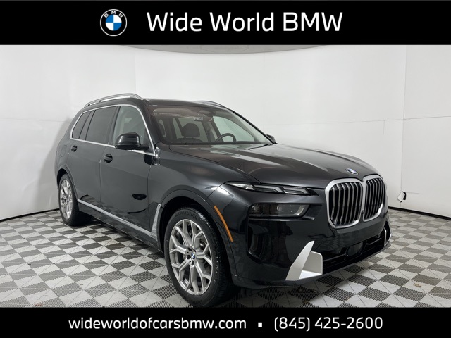 2023 BMW X7 40i's photo
