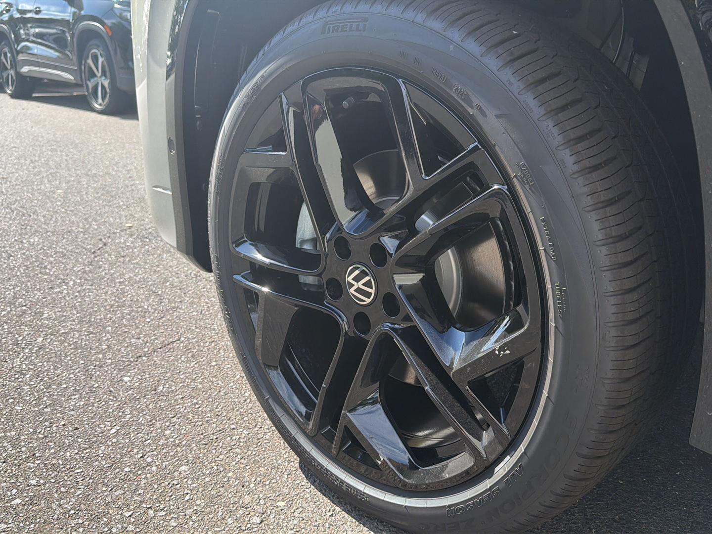 2025 Volkswagen Tiguan SE R-Line Black photo 27