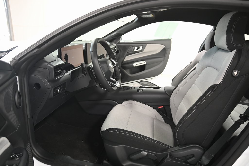 2025 Ford Mustang GT photo 11
