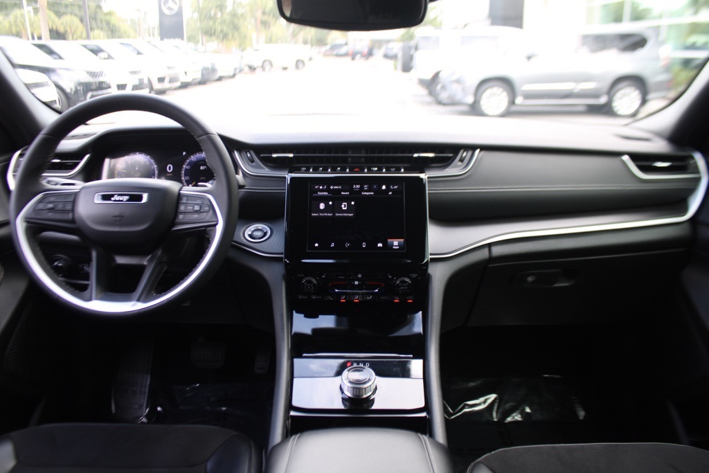 2023 Jeep Grand Cherokee Altitude photo 21