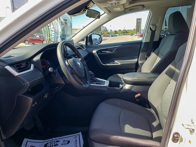 2022 Toyota RAV4 XLE photo 4