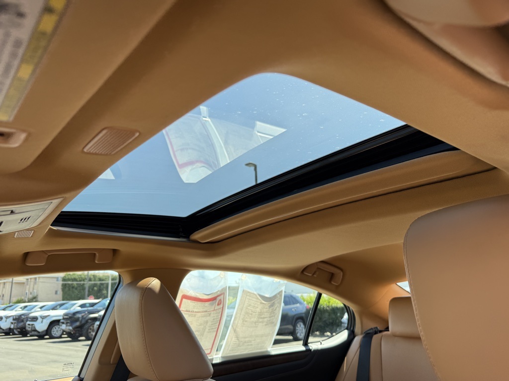 2023 Lexus ES 350 photo 18