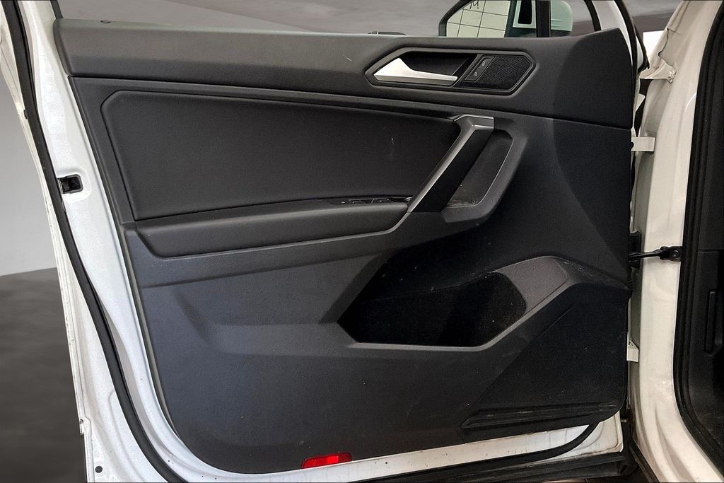 2021 Volkswagen Tiguan SE photo 21