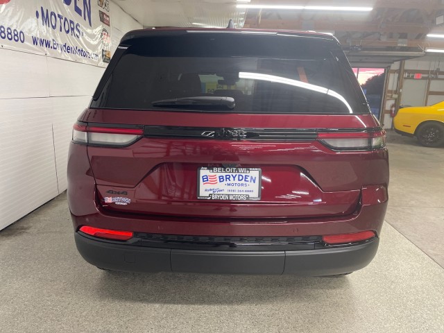 2025 Jeep Grand Cherokee Altitude photo 2