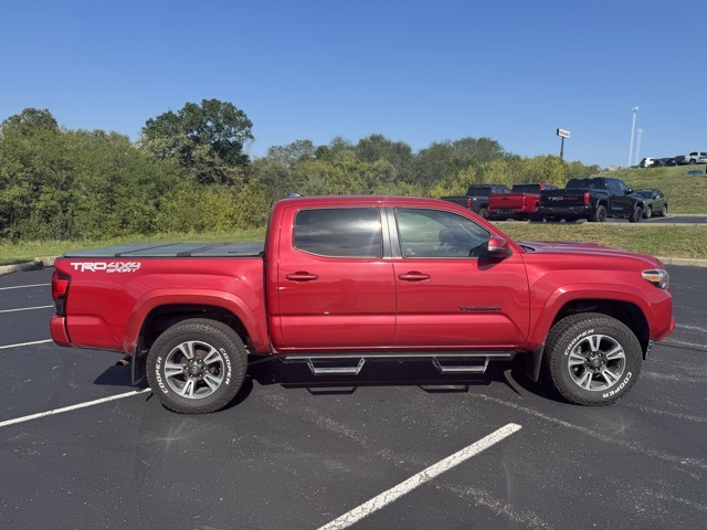 2019 Toyota Tacoma TRD Sport photo 2
