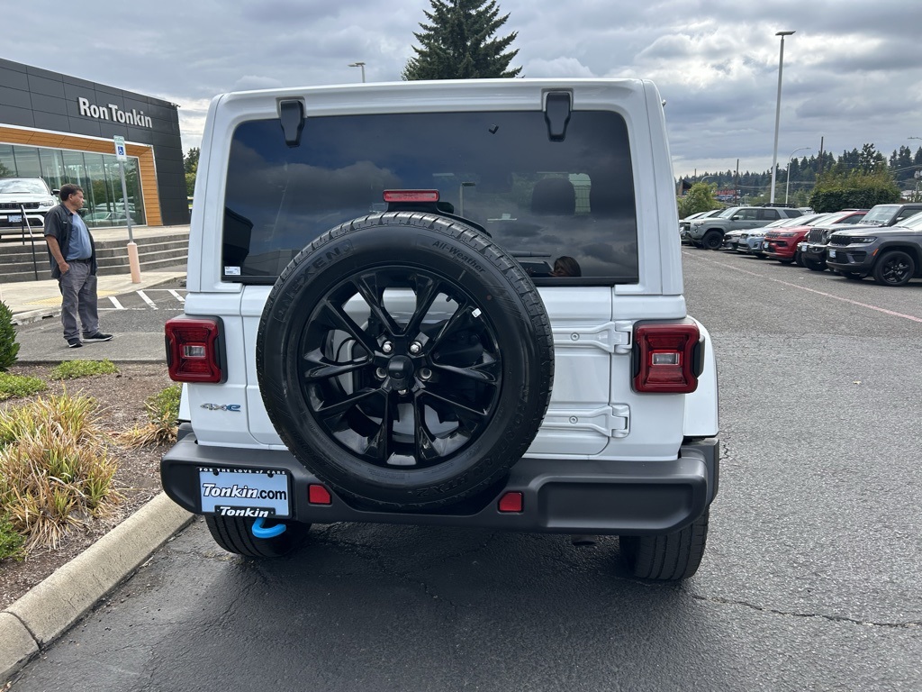 2024 Jeep Wrangler Sahara 4xe photo 7