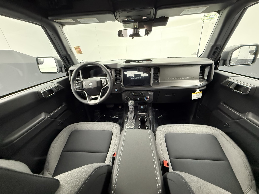 2025 Ford Bronco Base photo 3