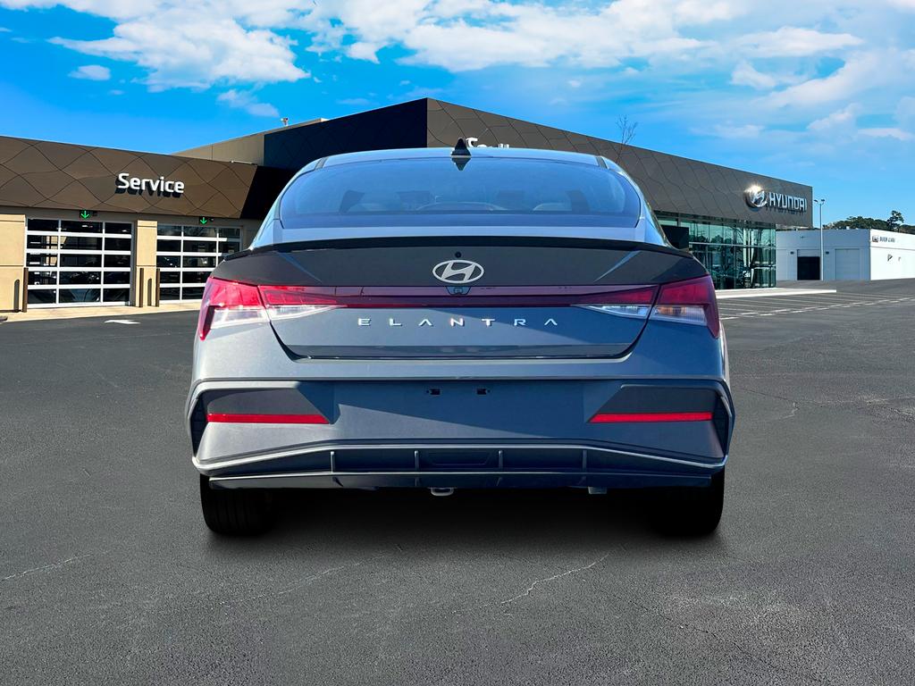 2025 Hyundai Elantra SEL Sport photo 5