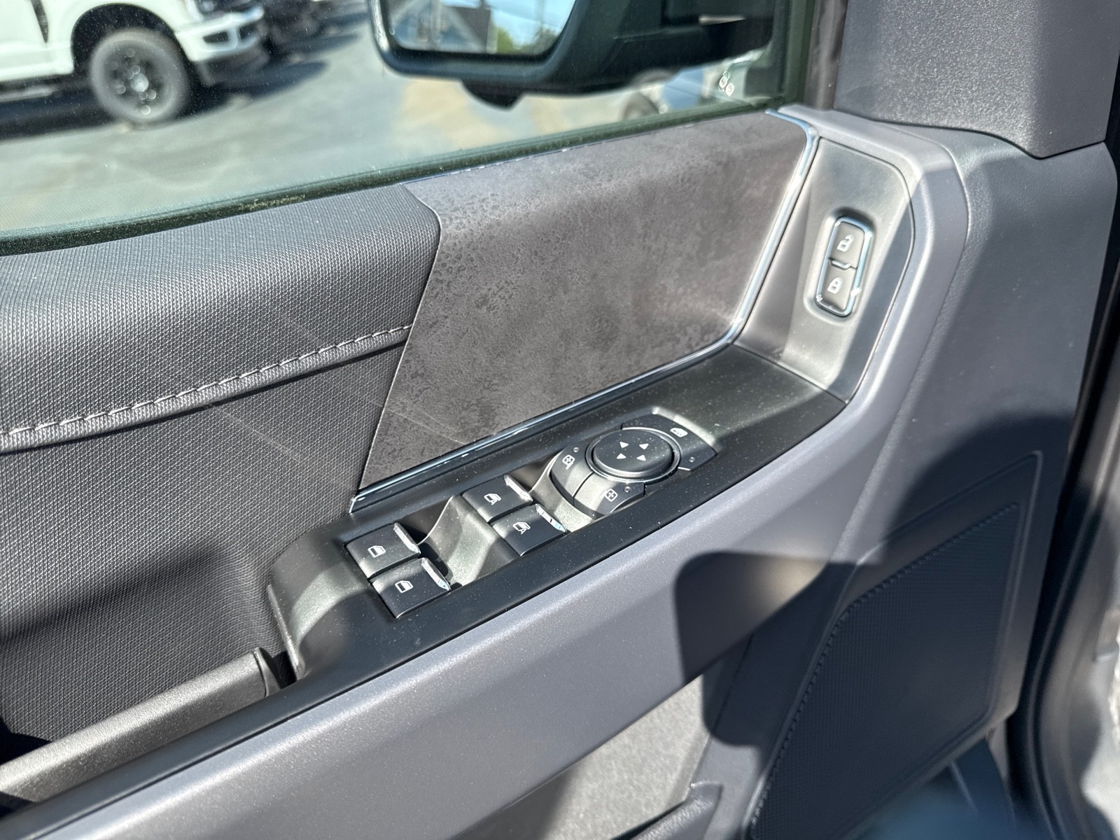 2025 Ford F-150 XLT photo 11